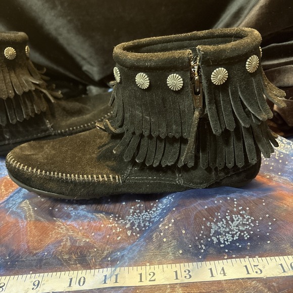 Minnetonka Black Suede Leather Woman's Fringe Moccasins Shoes Sz 6.5 - Picture 8 of 9